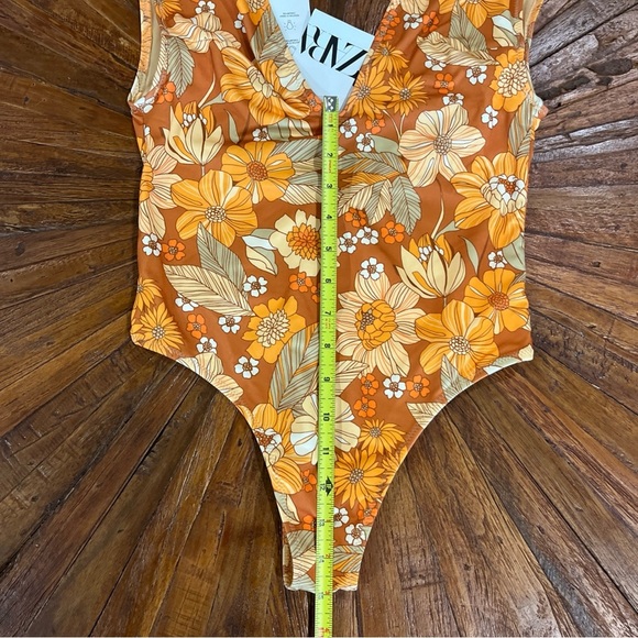 NEW ZARA MULTICOLOR FLORAL PRINTED SWIMSUIT BOHO FALL PRINT FLORAL Size S - Picture 3 of 8